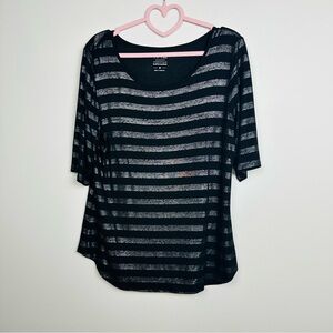 Apt. 9 Black and Gray Striped Sleeve Tee Size Medium